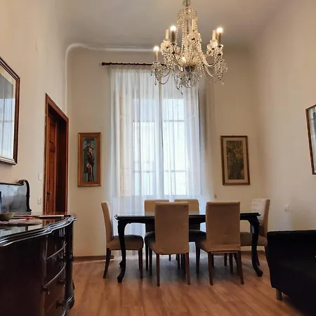 Accanto Al Duomo